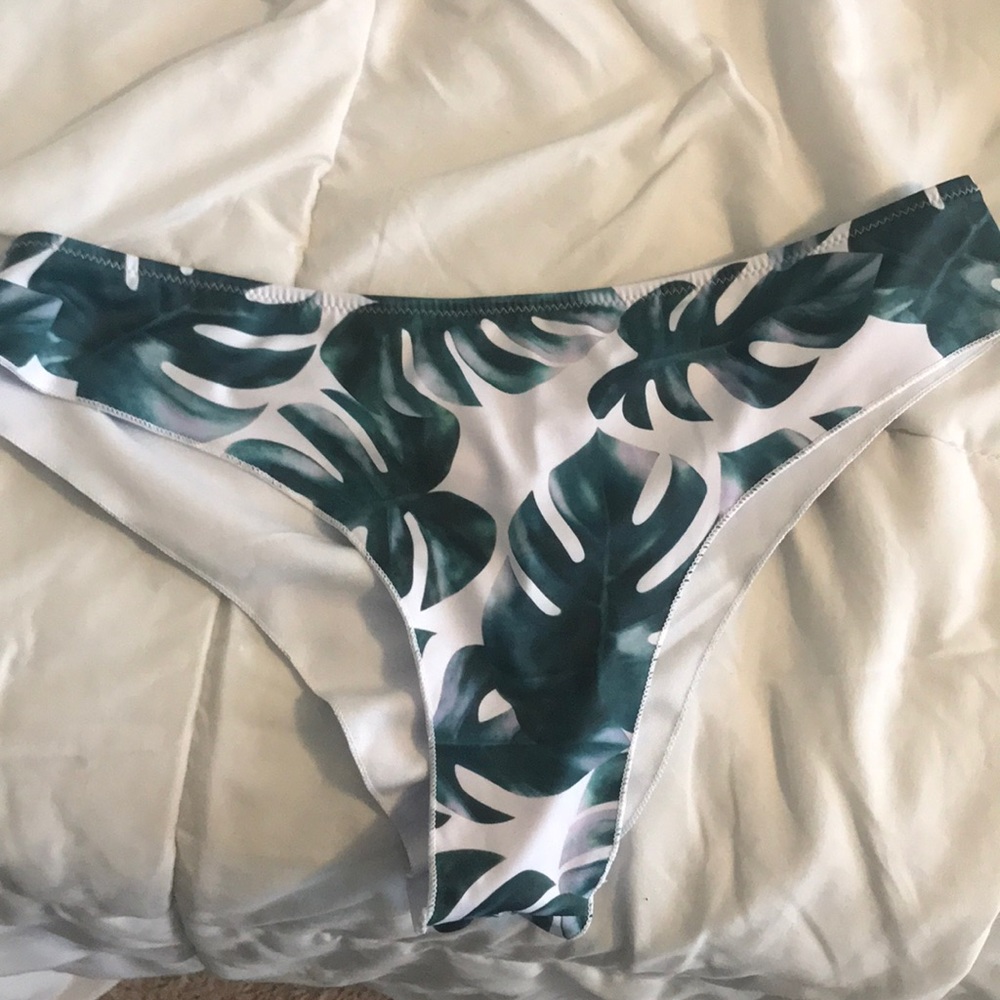 Bikini bottoms never been worn